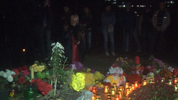 Одесситы зажгли свечи и выпустили в небо фонарики в память о погибших 2 мая
