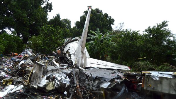 Транспортный самолет Ан-12 потерпел крушение в столице Южного Судана городе Джубе.
