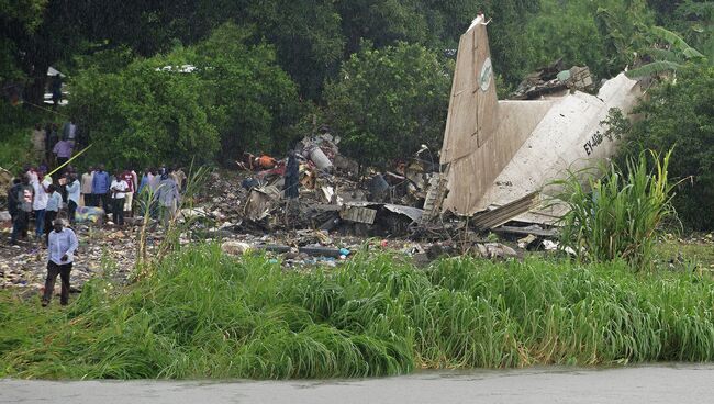 На месте крушения самолета Ан-12 в Южном Судане, 4 ноября 2015