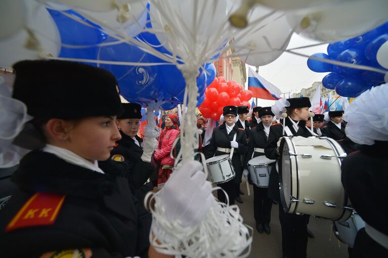 Участники шествия и митинга Мы едины! в Москве в честь Дня народного единства