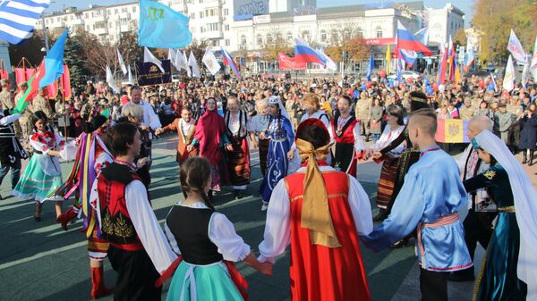 Участники празднования Дня народного единства в Симферополе