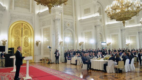 Президент РФ Владимир Путин вручил государственные награды России иностранным гражданам