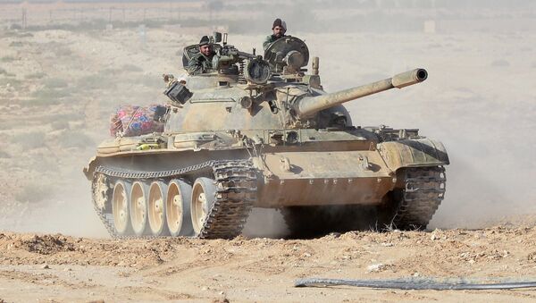 Танк Т-55 18 дивизии 3 корпуса Сирийской Арабской Армии (САА) на боевых позициях в 20 километрах от города Пальмира