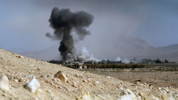 Артиллерийский обстрел позиций боевиков в 20 километрах от города Пальмира