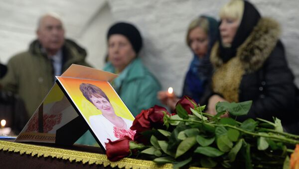 Родственники во время прощания с погибшей в авиакатастрофе Airbus-321 в Египте