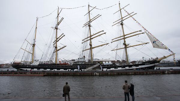 Учебно-парусное судно Крузенштерн прибыло в порт Санкт-Петербурга. Архивное фото