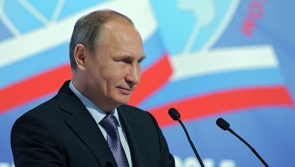 Президент России Владимир Путин выступает на пленарном заседании Пятого Всемирного конгресса соотечественников