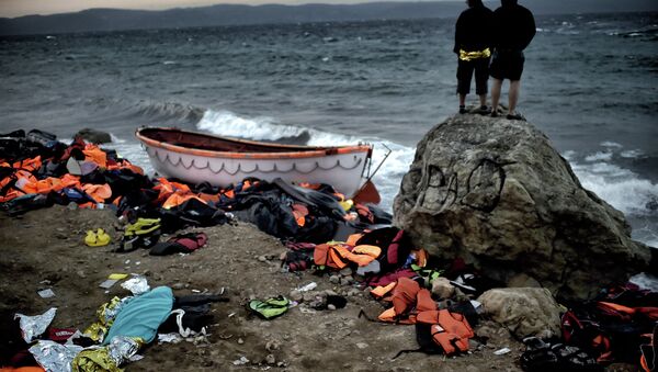 Лодка мигрантов на греческом острове Лесбос