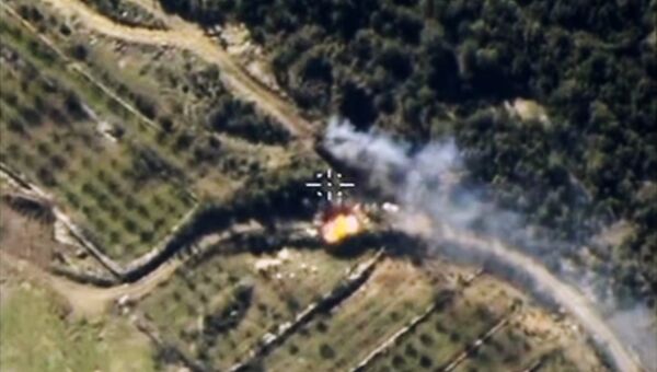 Самолеты российских Воздушно-космических сил нанесли авиационный удар по укрепленному опорному пункту боевиков в провинции Латакия в Сирии. Архивное фото