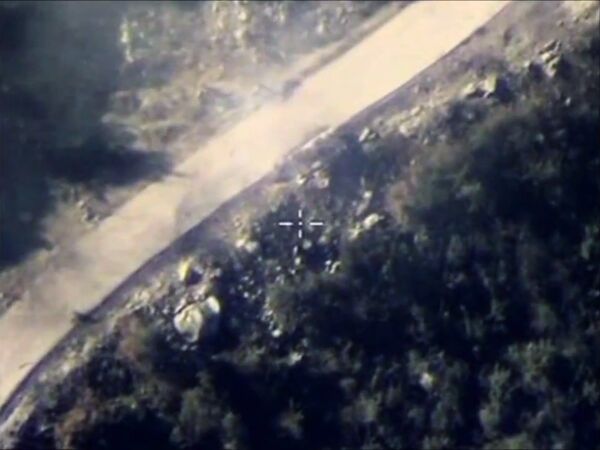 Самолеты российских Воздушно-космических сил нанесли авиационный удар по колонне бронированной и автомобильной техники в провинции Латакия