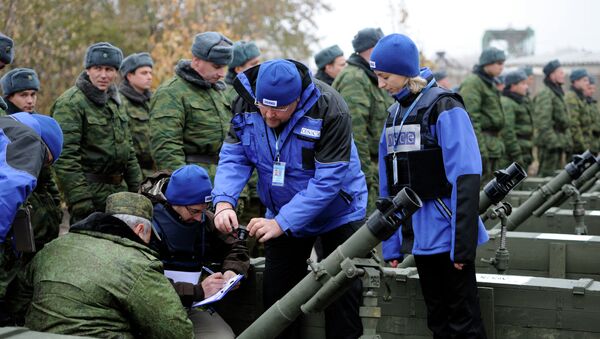 Наблюдатели Специальной мониторинговой миссии ОБСЕ фиксируют отвод артиллерийских орудий калибром до 100 миллиметров от линии соприкосновения в ДНР. Архивное фото