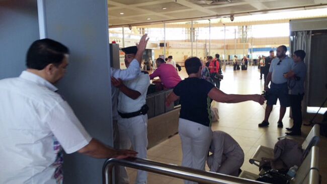 Туристы в аэропорту Шарм-эш-Шейха. Архивное фото