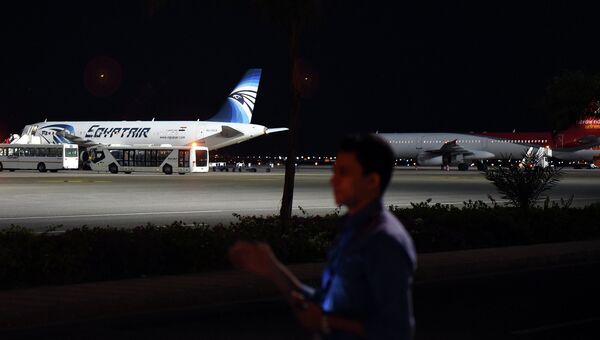 Самолеты в аэропорту курорта Шарм-эш-Шейх, Египет. Ноябрь 2015