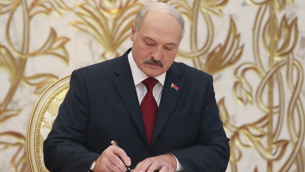 Избранный президент Белоруссии Александр Лукашенко во время церемония инаугурации президента Республики Беларуссии. Архивное фото