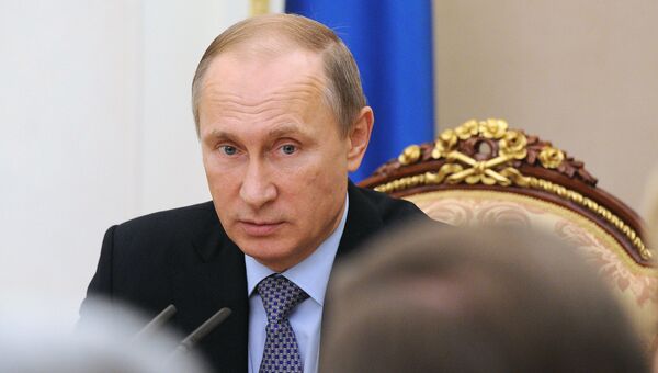 Президент России Владимир Путин проводит оперативное совещание с постоянными членами Совета безопасности РФ в Кремле
