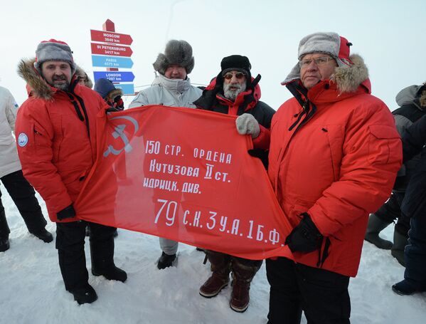 Открытие дрейфующей станции Северный полюс-2015 в Северном Ледовитом океане