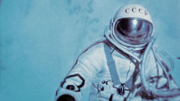 Летчик-космонавт СССР Алексей Леонов впервые в истории космонавтики совершил выход в открытый космос