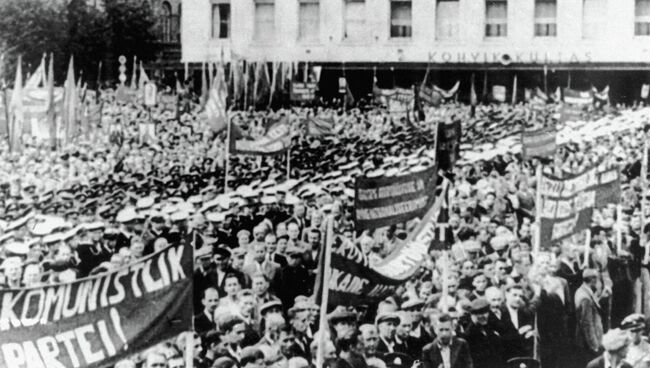 Митинг, посвященный одобрению вхождения Эстонской республики в состав СССР