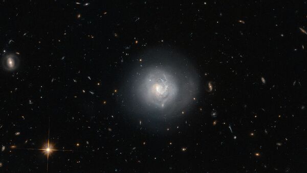 Новое изображение линзовидной галактики МРК 820