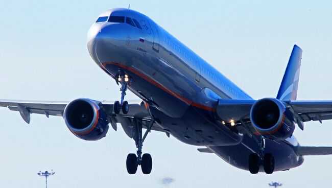 Самолет авиакомпании Аэрофлот в Калининградском аэропорту Храброво. Архивное фото