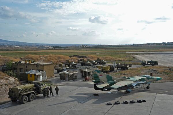 Самолет МиГ-23 сирийских ВВС на авиабазе Хама в пригороде города Хама сирийской провинции Хама