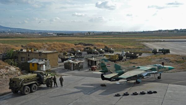 Самолет МиГ-23 сирийских ВВС на авиабазе Хама в пригороде города Хама сирийской провинции Хама