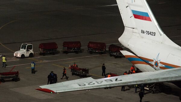 Багаж покидающих Египет российских туристов, доставленный спецбортом МЧС России. Архивное фото