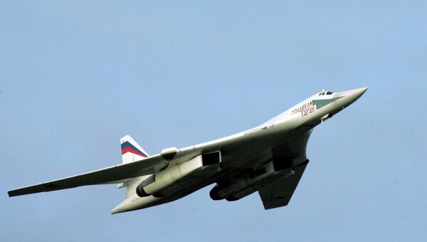 Тяжелый бомбардировщик-ракетоносец Ту-160. Архивное фото