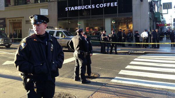 Полицейские Нью-Йорка на месте стрельбы в Манхеттене. Архивное фото
