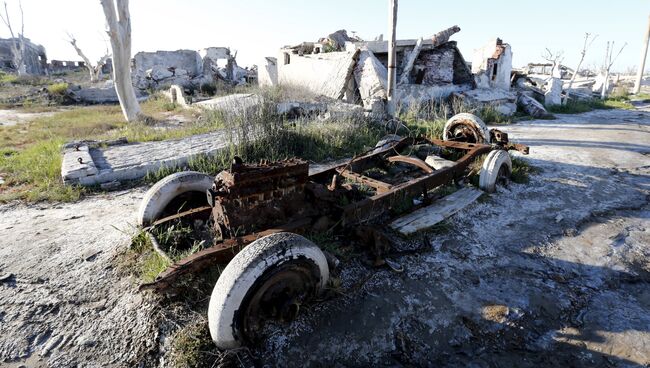 Ржавый автомобиль в Аргентинском городе-призраке