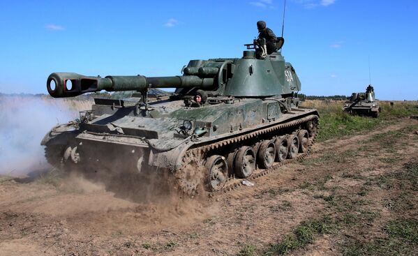 Боевые учения самоходных артиллерийских установок (САУ) Акация калибра 152 мм