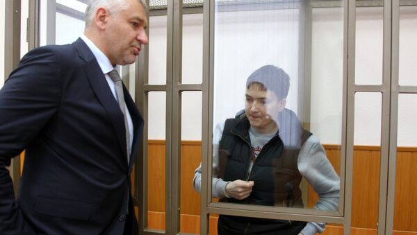 Украинская летчица Надежда Савченко и адвокат Марк Фейгин. Архивное фото