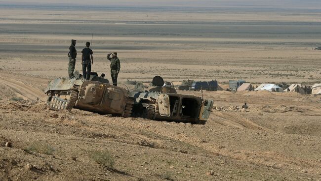 Солдаты Сирийской Арабской Армии (САА) на боевых позициях. Архивное фото