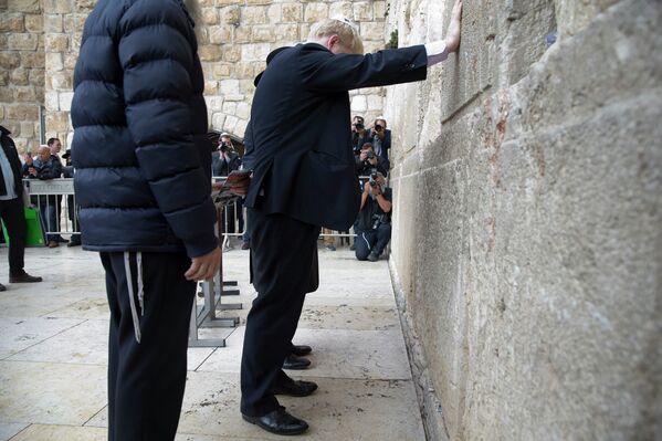 Мэр Лондона Борис Джонсон у Стены Плача в Израиле