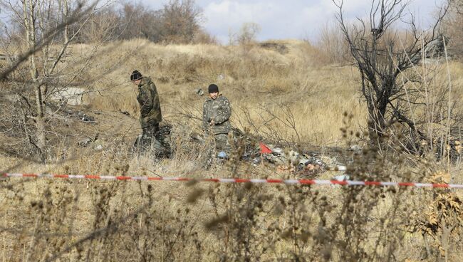 На месте крушения самолета Су-25 ВВС Украины в Запорожской области. 11 ноября 2015