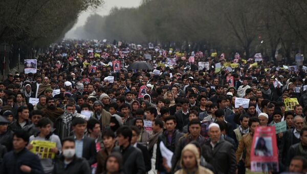 Тысячи человек вышли на антиисламистские демонстрации в столице Афганистана после убийства боевиками семерых хазарейцев