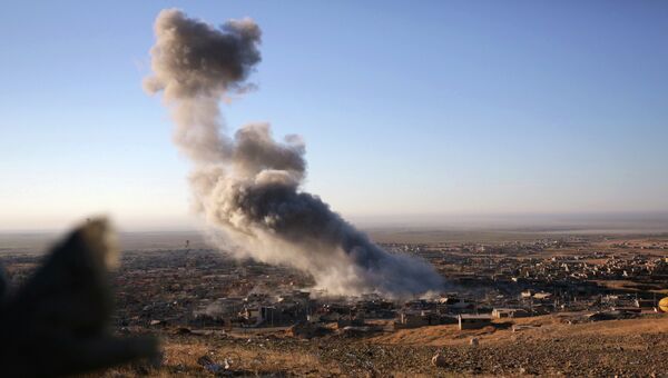 Дым на месте ударов ВВС США в Ираке. Архивное фото