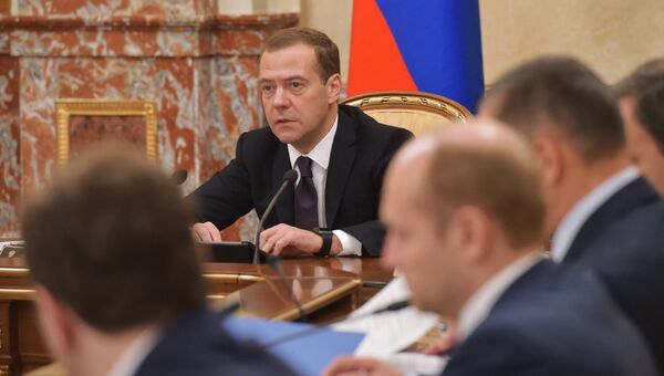 Председатель правительства РФ Дмитрий Медведев проводит совещание с членами кабинета министров РФ в Доме правительства РФ. 12 ноября 2015