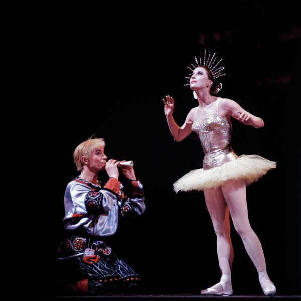 Майя Плисецкая в сцене из балета Конек-Горбунок