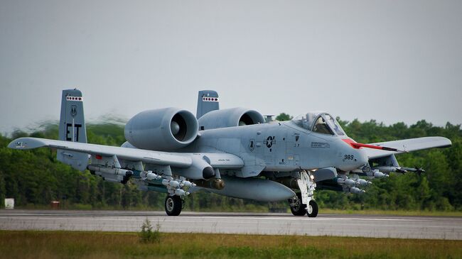 Американский штурмовик A-10 Thunderbolt II (A-10 Тандерболт II). Архивное фото