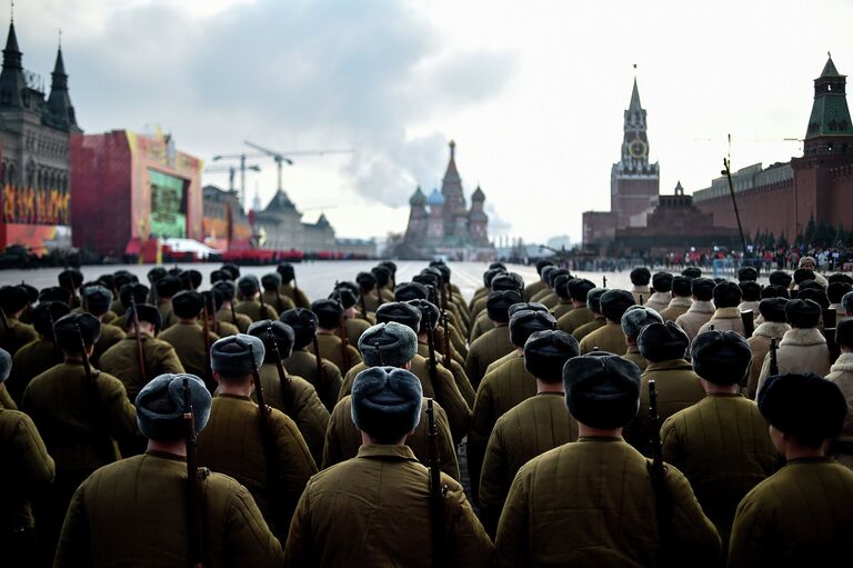 Торжественный марш, посвященный параду 7 ноября 1941 года