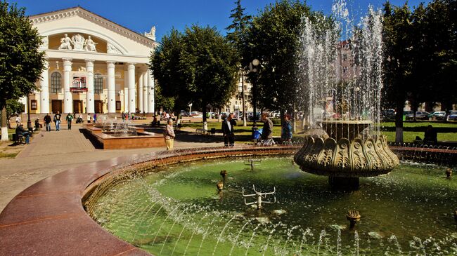 Здание Калужского драматического театра на Театральной площади. Архивное фото