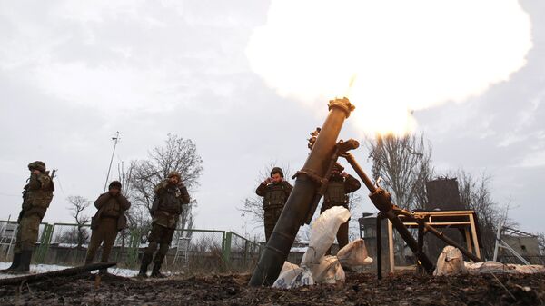 Солдаты ВСУ ведут минометный обстрел территории, подконтрольной ДНР, Донецкая область, Украина