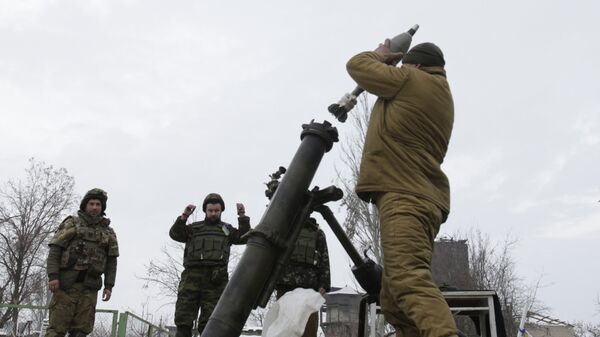 Солдаты ВСУ ведут минометный обстрел территории, подконтрольной ДНР. Архивное фото