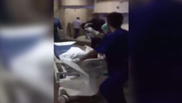 Очевидцы теракта в Бейруте на руках приносили пострадавших в больницы