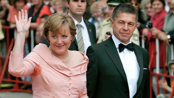Канцлер Германии Ангела Меркель и ее муж Иоахим Зауэр на открытии Байрёйтского фестиваля