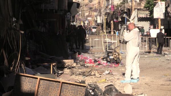 Эксперты-криминалисты фотографировали место двойного теракта в Бейруте