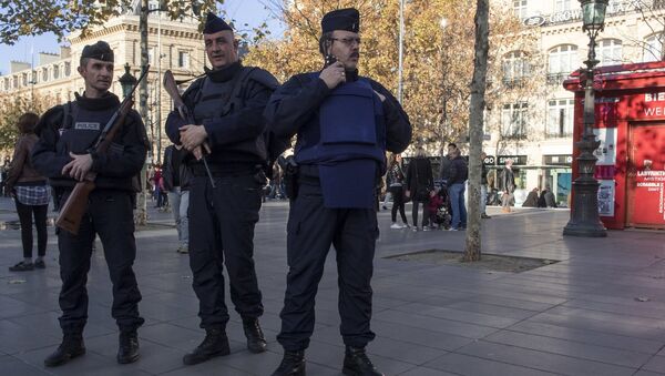 Усиленные наряды полиции на Площади Республики в Париже