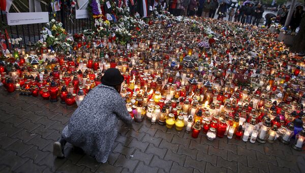 Свечи у посольства Франции в Варшаве