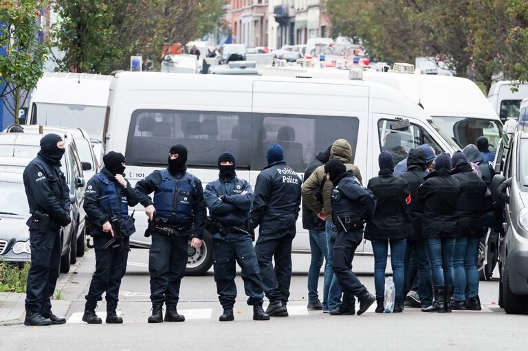 Бельгийская полиция проводит спецоперацию в районе Моленбек в Брюсселе